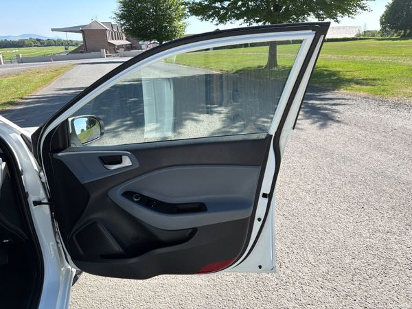 Hyundai i20 2020 Classic 1.2 Low mileage 388441987
