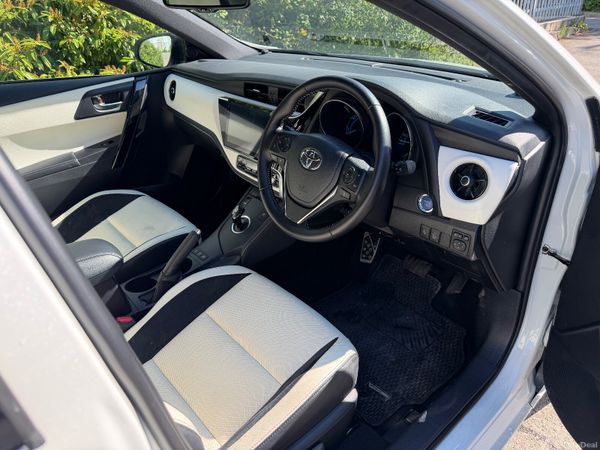 Toyota Auris Hybrid Great Spec! (Finance available 388472725