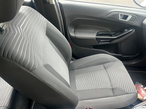Ford Fiesta 2015 (NCT 06/27. TAX 01/27) 388485991