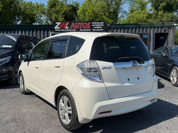 11 HONDA FIT HYBRID 388547101