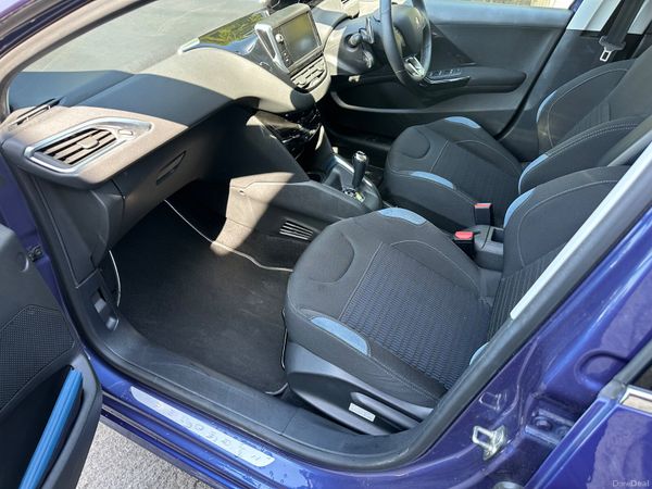 Peugeot 208 2015 1.2 VTI 82 bhp Allure 388575875