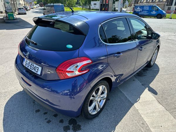 Peugeot 208 2015 1.2 VTI 82 bhp Allure 388575879