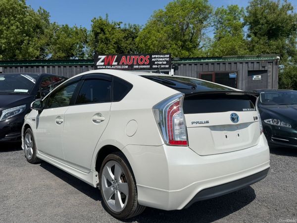 13 TOYOTA PRIUS HYBRID 388609607