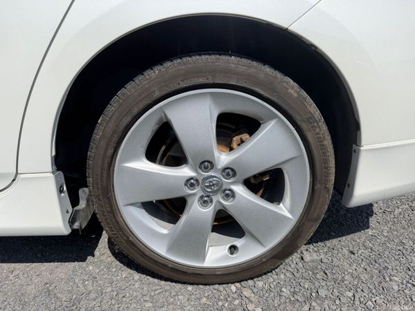 13 TOYOTA PRIUS HYBRID 388609609