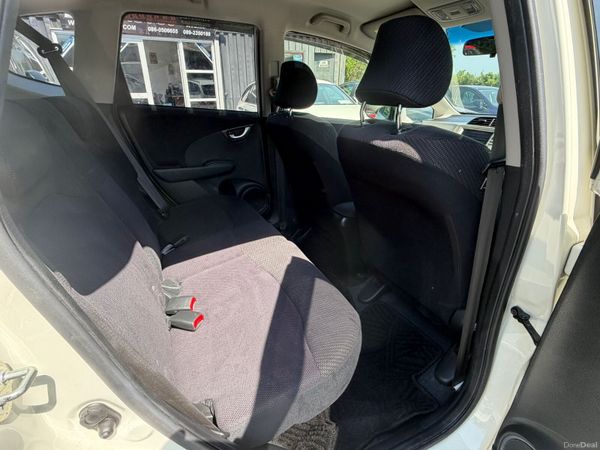 12 HONDA FIT HYBRID 388610185