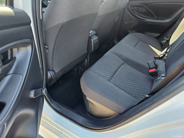 Toyota Yaris 2023 1.5 luna Hybrid 388620157