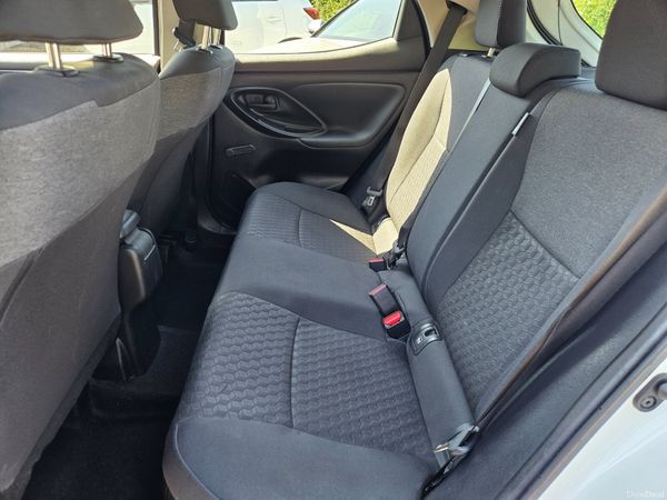 Toyota Yaris 2023 1.5 luna Hybrid 388620159