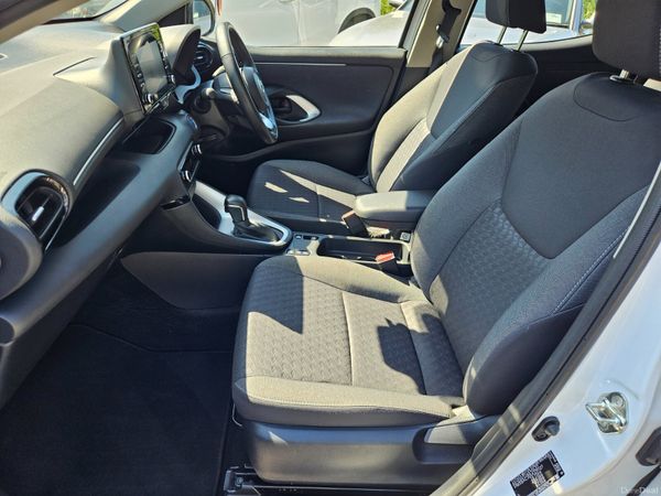 Toyota Yaris 2023 1.5 luna Hybrid 388620187