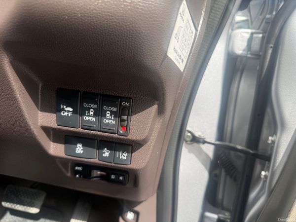 2017 Honda Freed Hybrid Automatic 6 Seater 388719051