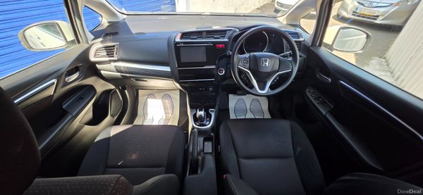 Honda fit Hybrid Automatic 388854751