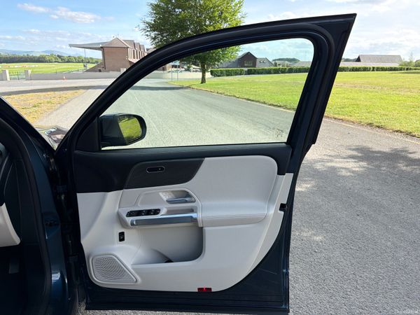 Mercedes-Benz EQB 2023 7 Seaters 388838557