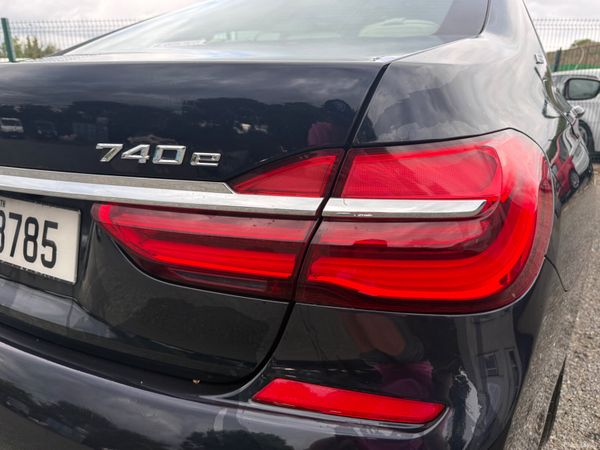 BMW 7-Series 2019 388985893