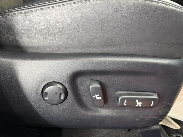2015 Toyota Prius Alpha - 7 seat Petrol Hybrid 388928127