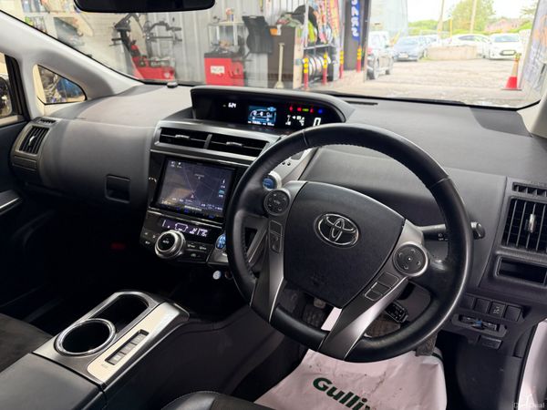 2015 Toyota Prius Alpha - 7 seat Petrol Hybrid 388928135