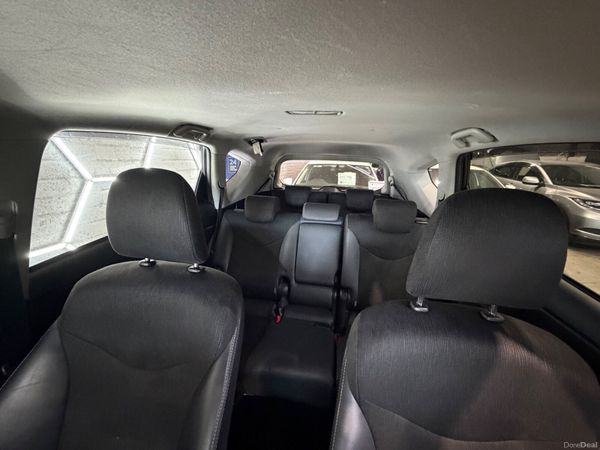2015 Toyota Prius Alpha - 7 seat Petrol Hybrid 388928201