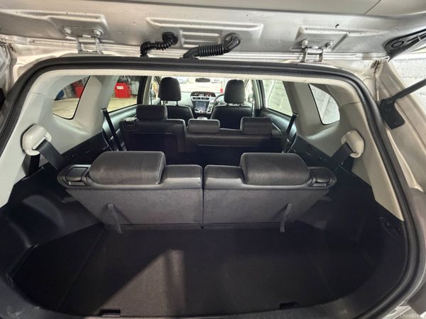2015 Toyota Prius Alpha - 7 seat Petrol Hybrid 388928203