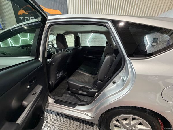 2015 Toyota Prius Alpha - 7 seat Petrol Hybrid 388928215