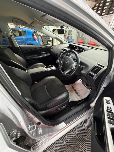 2015 Toyota Prius Alpha - 7 seat Petrol Hybrid 388928221