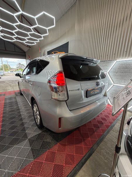 2015 Toyota Prius Alpha - 7 seat Petrol Hybrid 388928229