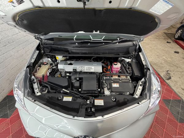 2015 Toyota Prius Alpha - 7 seat Petrol Hybrid 388928235