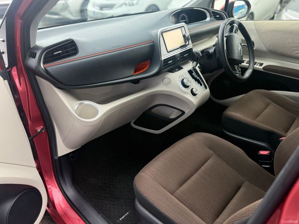 2017 Toyota Sienta Automatic Hybrid 7 Seater 389062399