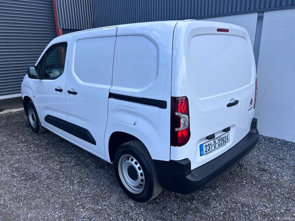 2023 Citroen Berlingo - Air conditioning / 105km 389096267