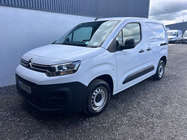 2023 Citroen Berlingo - Air conditioning / 105km 389096269