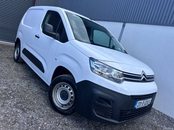 2023 Citroen Berlingo - Air conditioning / 105km 389096421