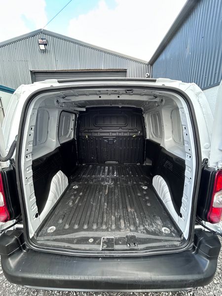 2023 Citroen Berlingo - Air conditioning / 105km 389096423