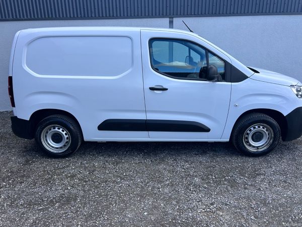 2023 Citroen Berlingo - Air conditioning / 105km 389096425