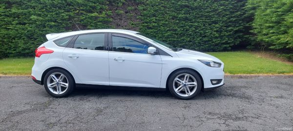 Ford Focus 2017 389196641