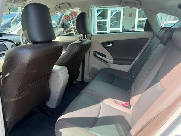 14 TOYOTA PRIUS HYBRID LEATHER 389112045