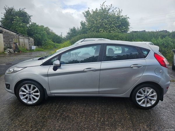 Ford Fiesta 2017 1.2 titanium 389285283