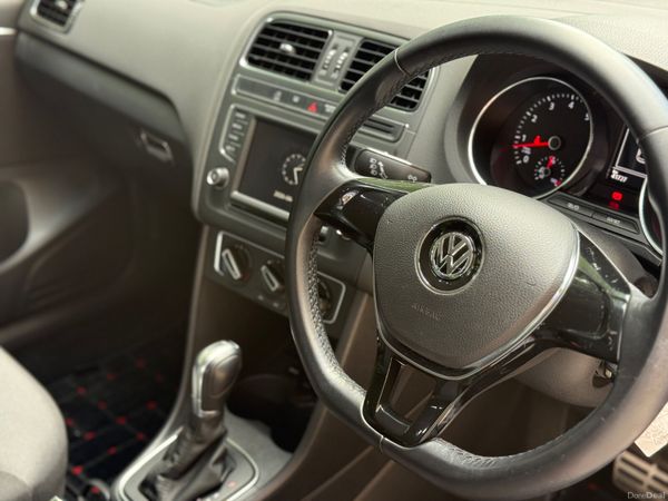 Volkswagen Polo 2015 389232043