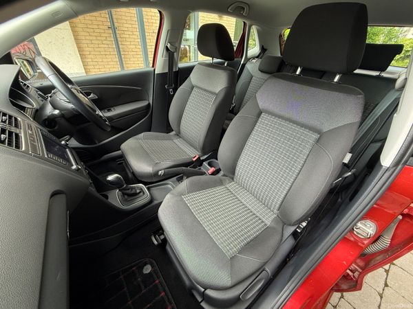 Volkswagen Polo 2015 389232025