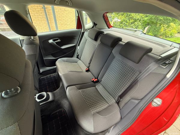 Volkswagen Polo 2015 389232039