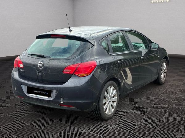 2012 Opel Astra 389236845