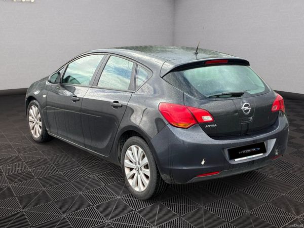 2012 Opel Astra 389236847
