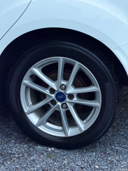 Ford Focus 2015 389398659