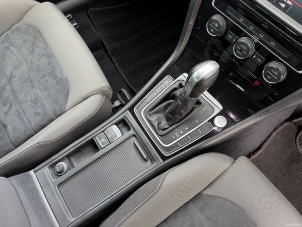 Volkswagen Golf LOW MILEAGE Automatic 389316983