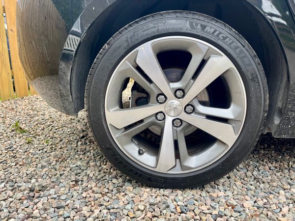 Peugeot 308 2019 top the range allure 389418595