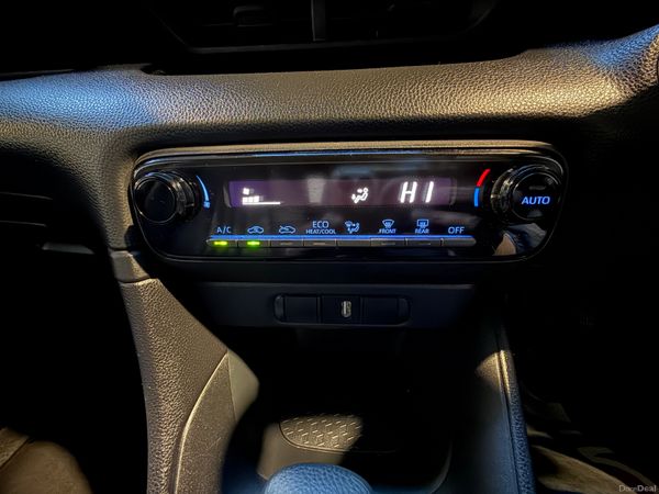 2020 Toyota Yaris 1.5 Hybrid Automatic,19K Miles 389434039