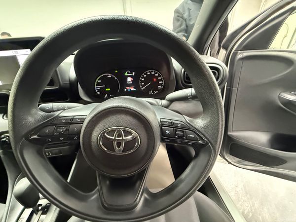 2020 Toyota Yaris  1.5 Hybrid Automatic,31K Miles 389434361