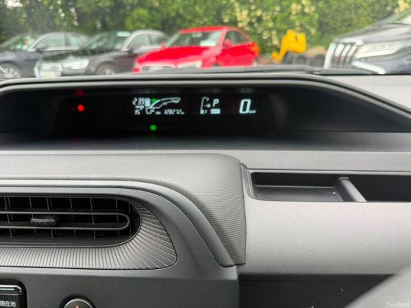 182 Toyota Aqua Hybrid 389519193
