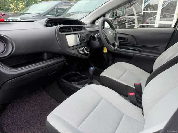 182 Toyota Aqua Hybrid 389519195