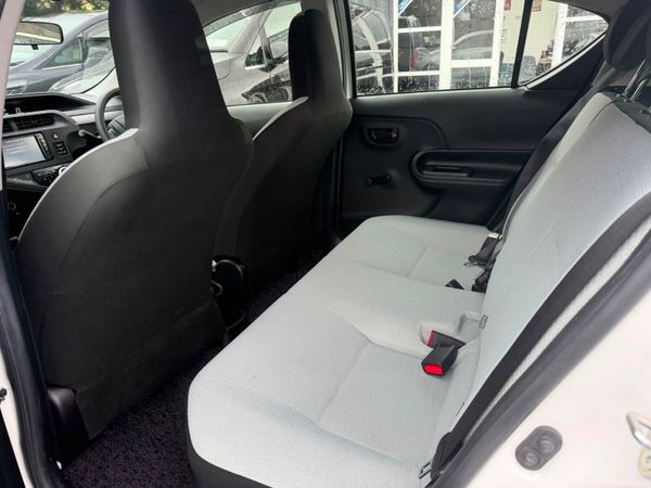 182 Toyota Aqua Hybrid 389519201