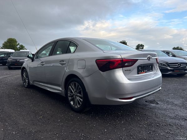 Toyota Avensis 389672977