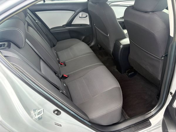 Toyota Avensis 389672989
