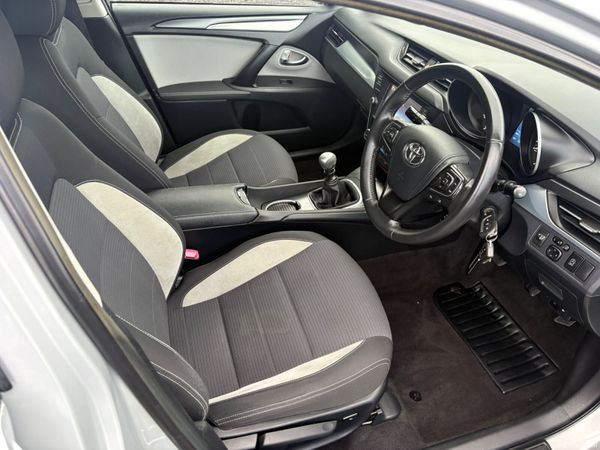 Toyota Avensis 389672991