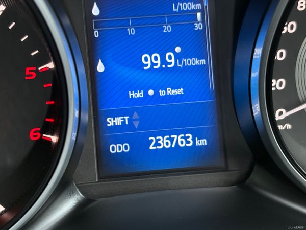 Toyota Avensis 389672995